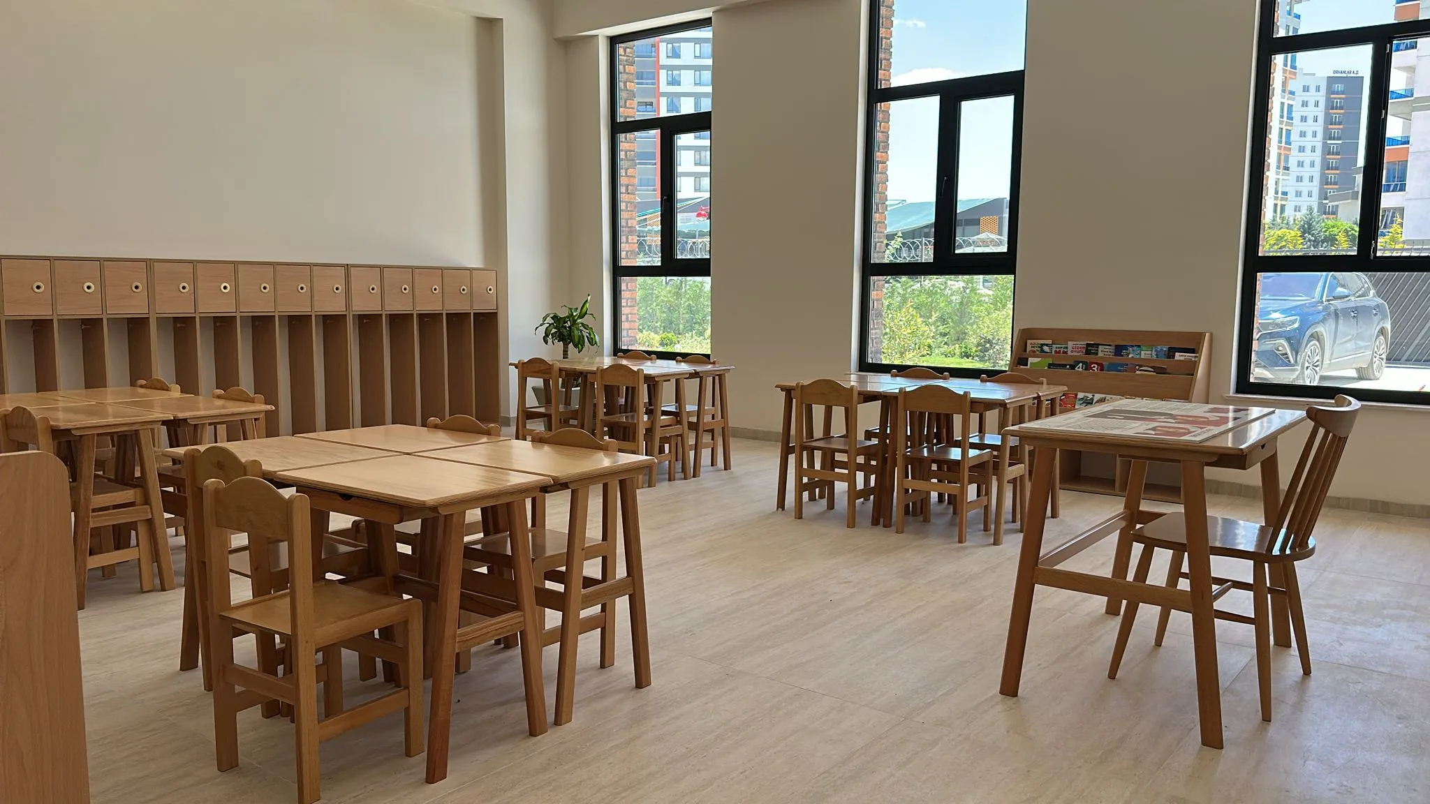 Açı Eryaman Koleji library and reading area
