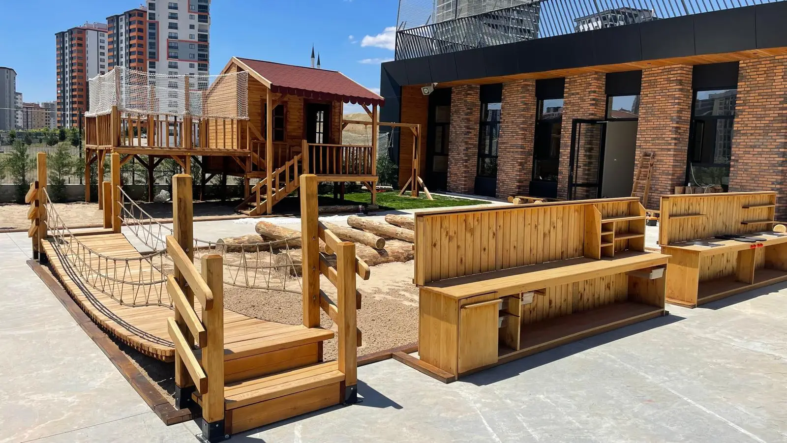 Açı Eryaman Koleji – Outdoor & Play – Play platform & mud kitchen