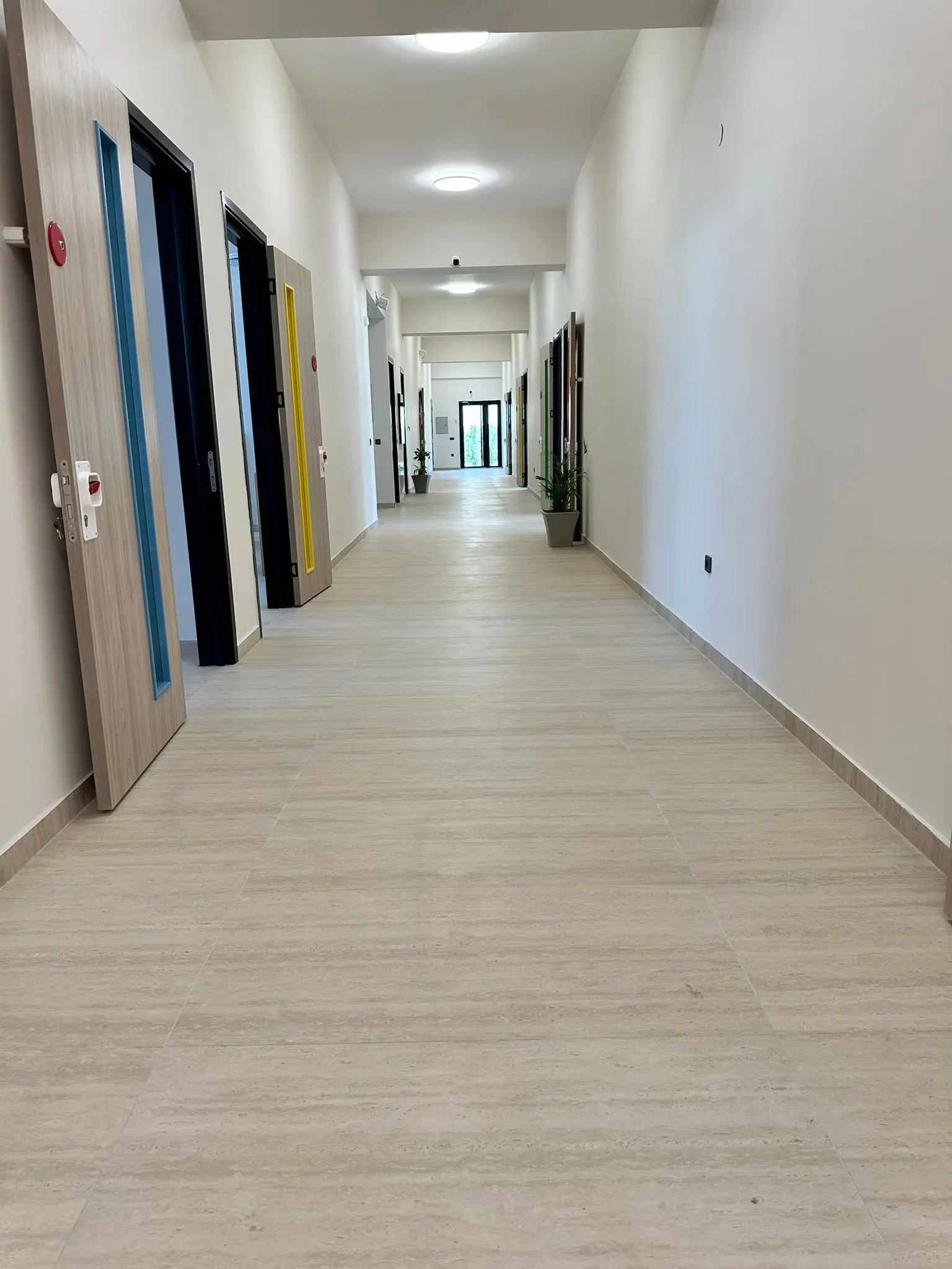 Açı Eryaman Koleji – Indoor Spaces – Corridor with colorful doors